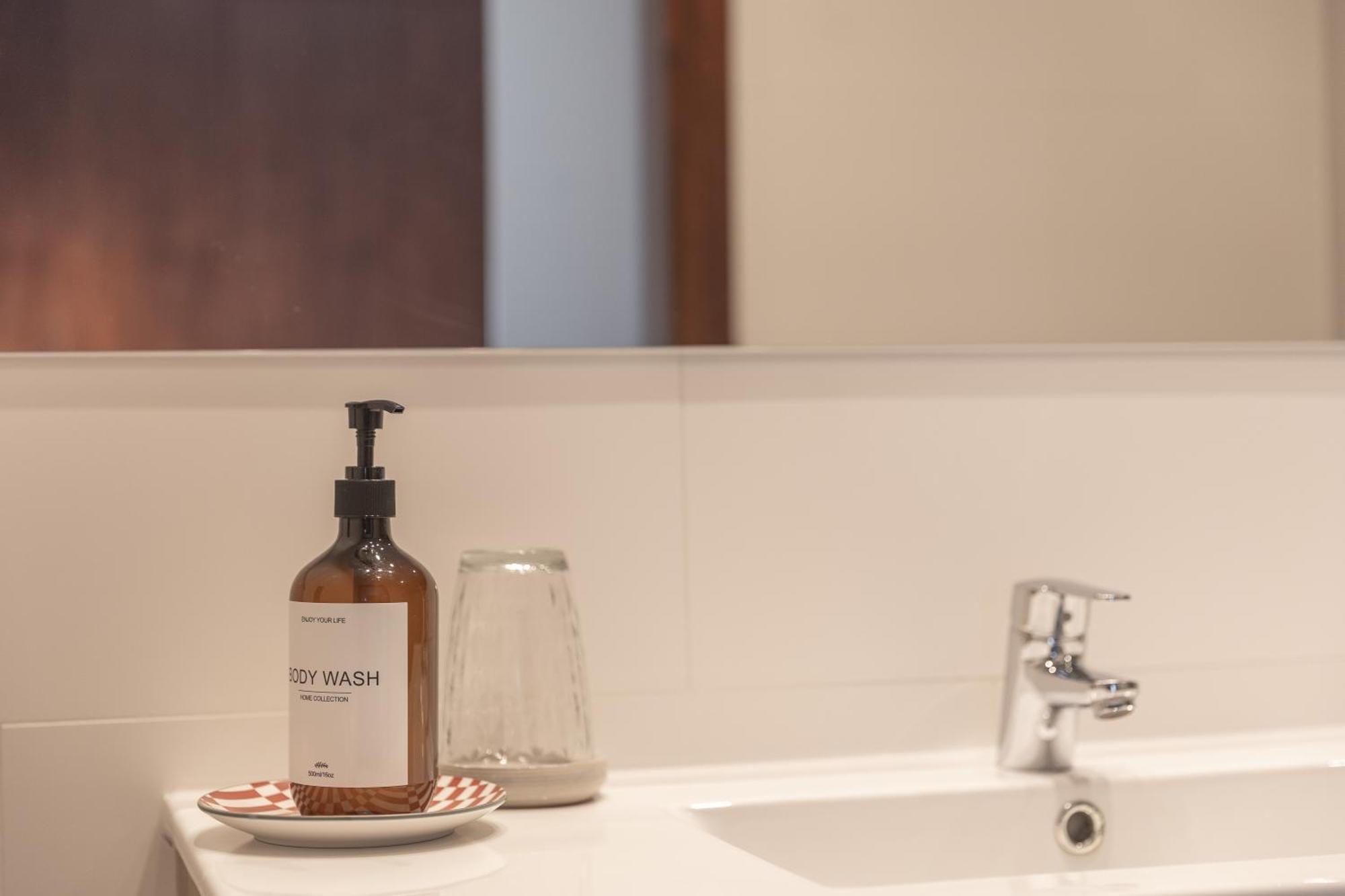 Mazi Apartments Colon Vic Εξωτερικό φωτογραφία