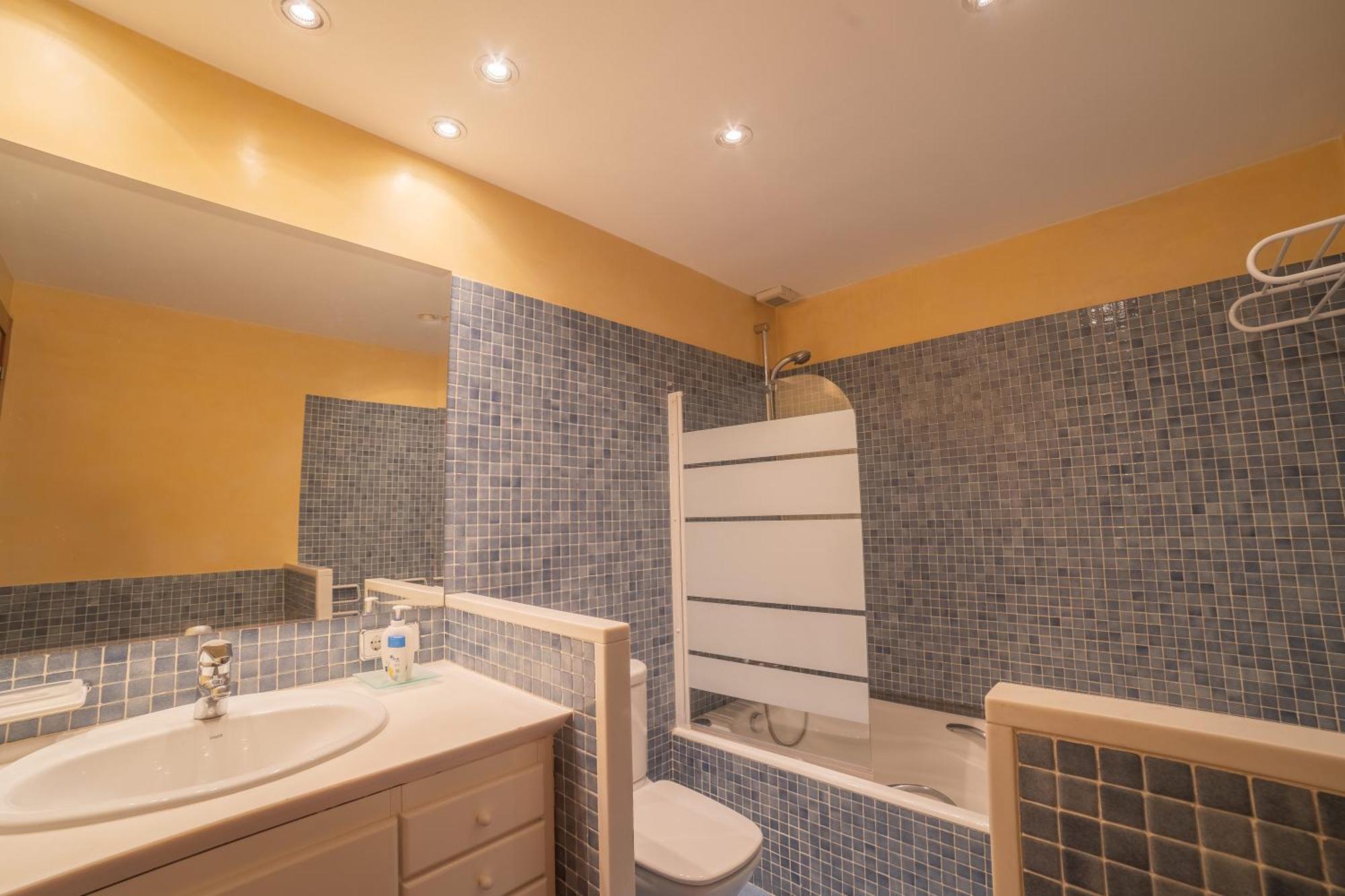 Mazi Apartments Colon Vic Εξωτερικό φωτογραφία