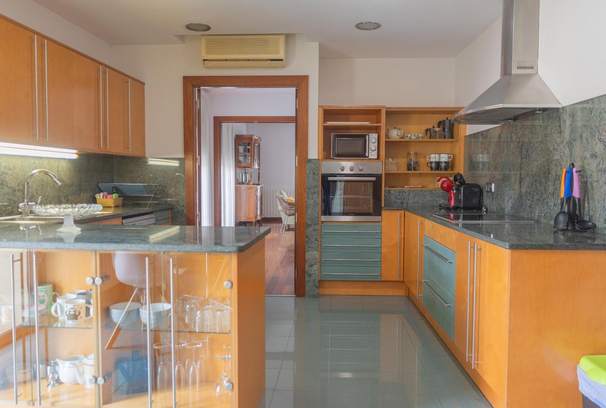 Mazi Apartments Colon Vic Εξωτερικό φωτογραφία