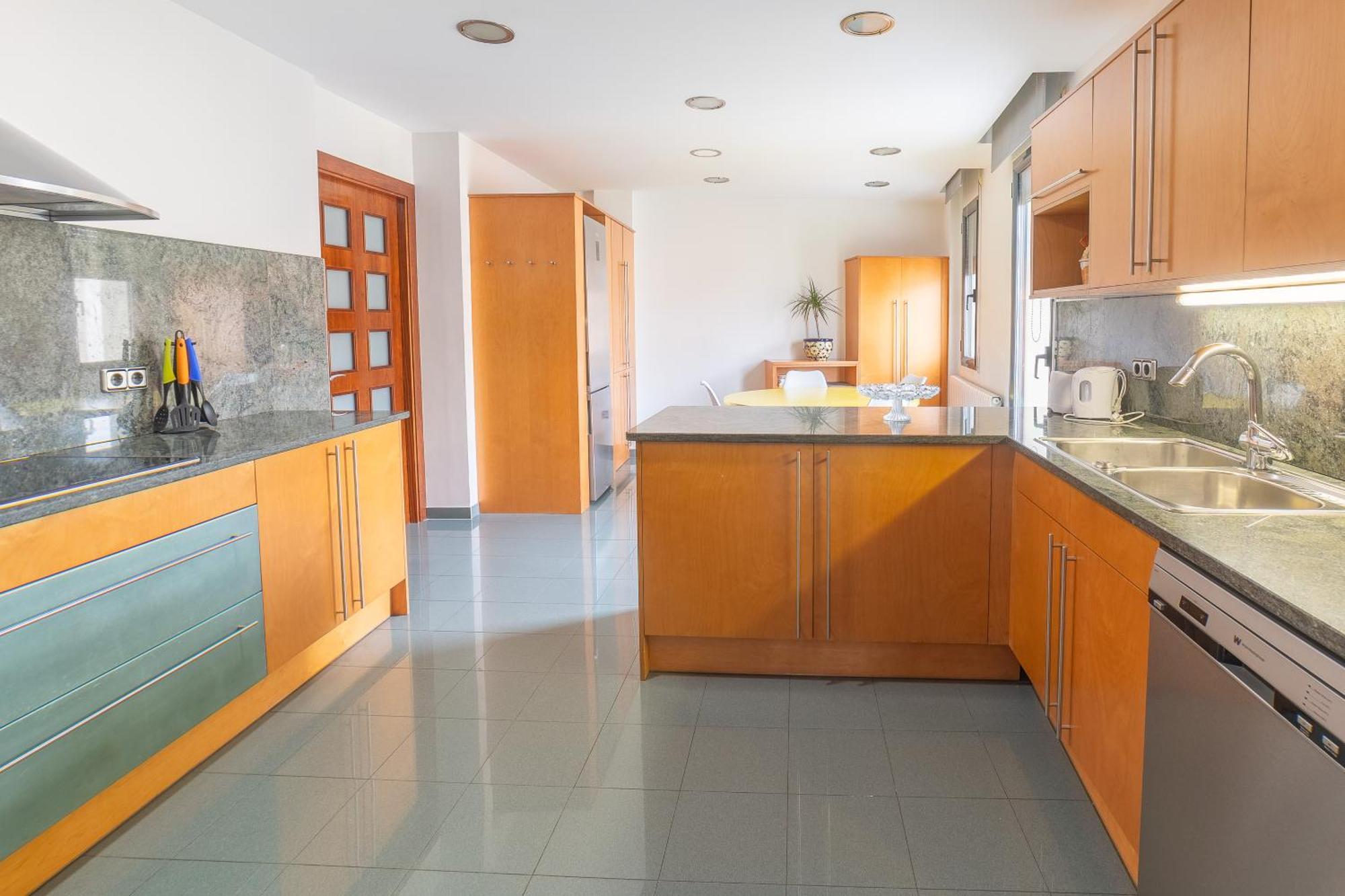 Mazi Apartments Colon Vic Εξωτερικό φωτογραφία